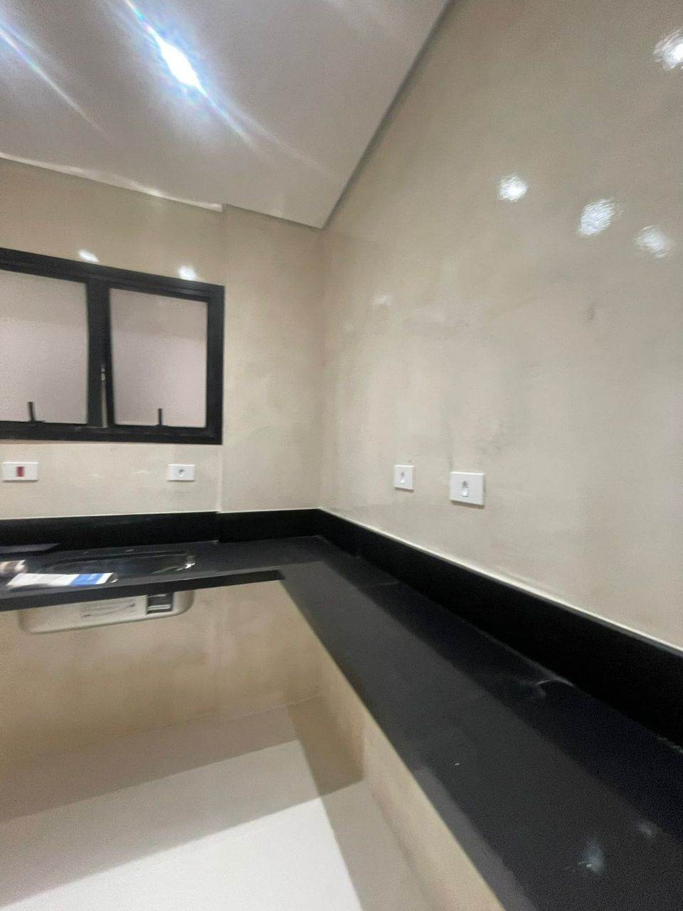 Banheiro com Bancada Monolítica